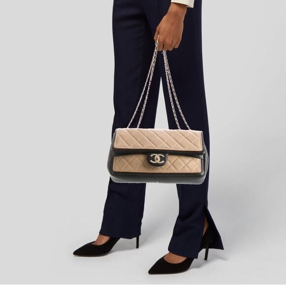 Chanel Graphic Flap Bag Quilted Calfskin Medium Black Beige Goldtone hardware - Picture 6 of 14